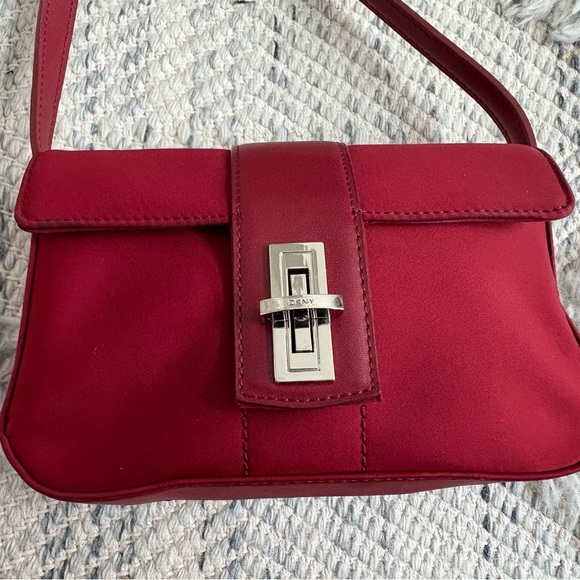 DKNY - Picture 5 of 8